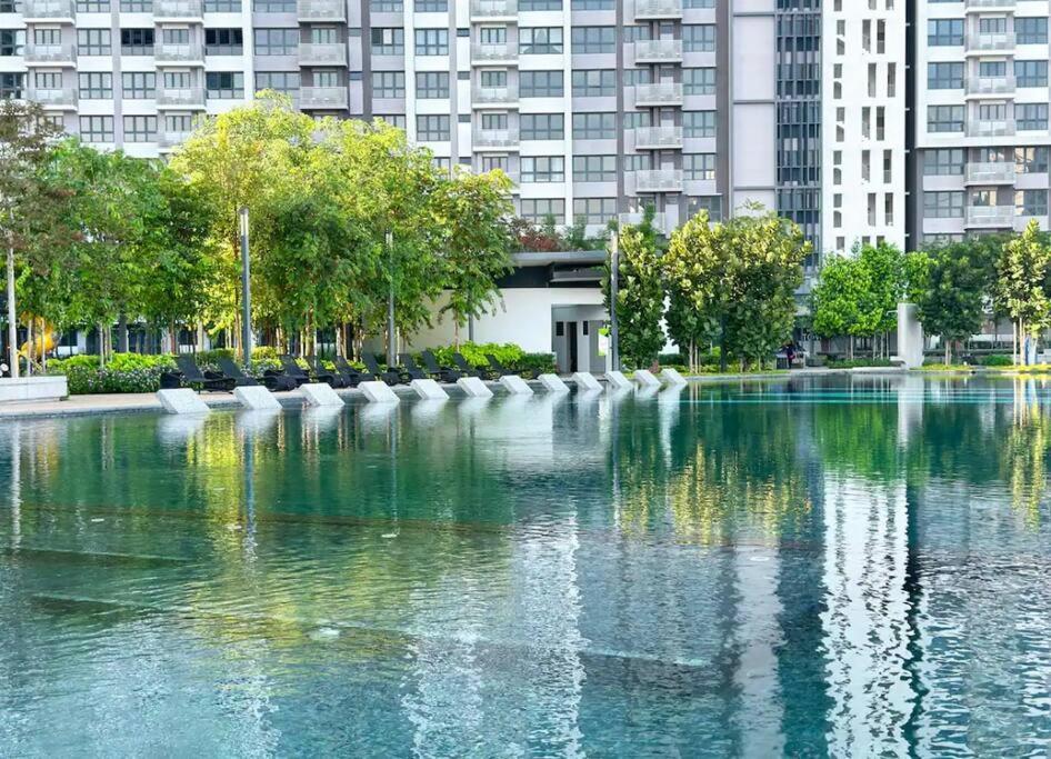 Pangsapuri Mvd41#family 8pax 3 M Vertica Velocity Mall Cheras Ikea Mytown Short Walk To Mrt & Lrt Maluri Kuala Lumpur